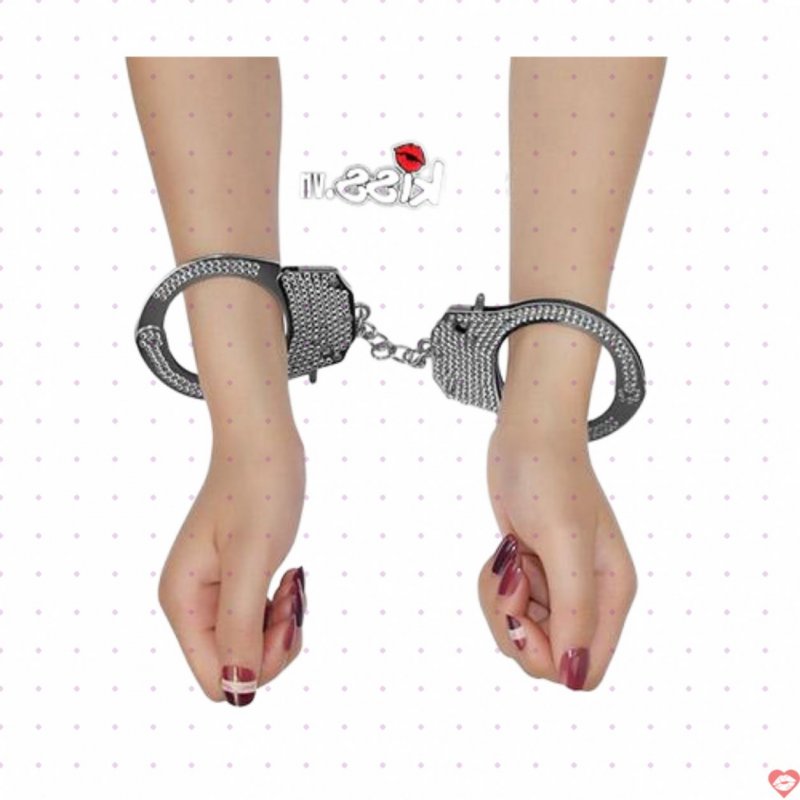 Còng tay bạo dâm Lovetoy kim loại sang trọng kích thích đam mê 