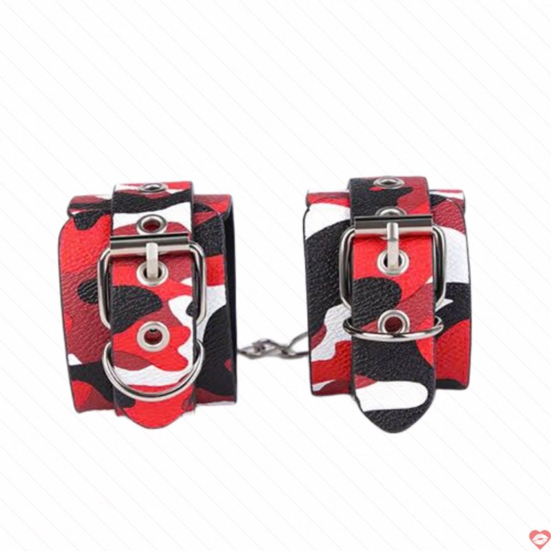 Còng tay bạo dâm da PU Camouflage rằn ri đỏ siêu kích thích 