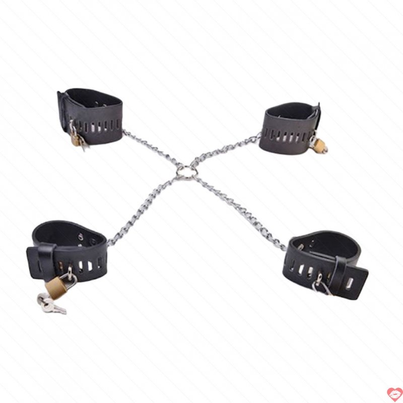 Khoá tay chân có xích nối